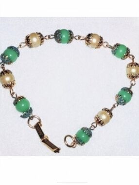 Jade Green Bead Vintage Signed Celebrity